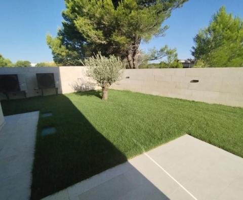 Stunning new modern villa in Medulin, 150 meters from the sea - pic 8