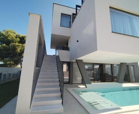 Stunning new modern villa in Medulin, 150 meters from the sea - pic 10