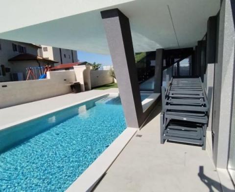 Stunning new modern villa in Medulin, 150 meters from the sea - pic 60