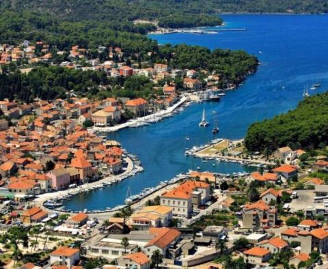 Urban land plot in Starigrad area only 400 meters from the sea - pic 3