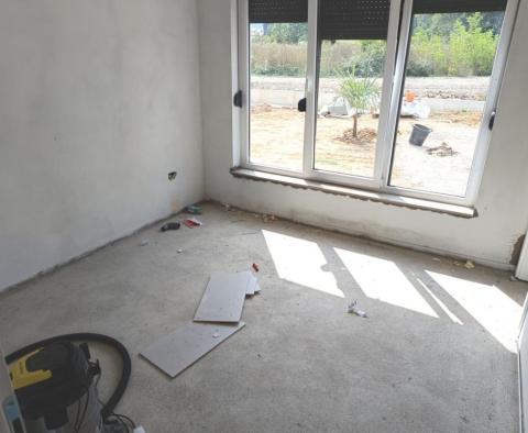 Moderní jednopatrový dům s bazénem na prodej v přírodě v Kršaně - pic 21