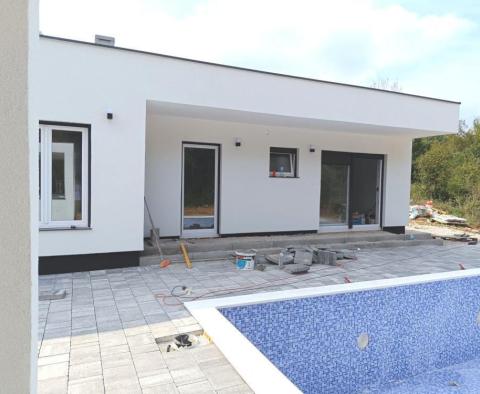 Moderní jednopatrový dům s bazénem na prodej v přírodě v Kršaně - pic 9