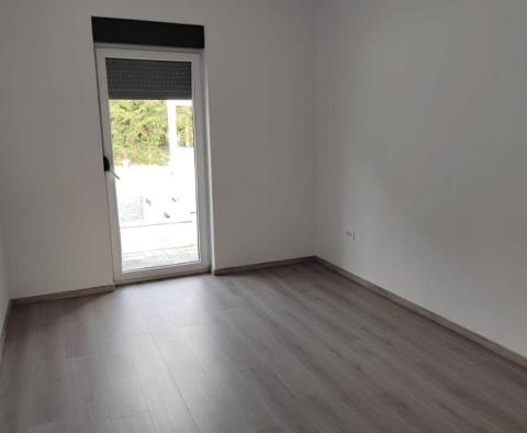 Moderní jednopatrový dům s bazénem na prodej v přírodě v Kršaně - pic 30