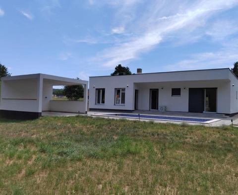 Moderní jednopatrový dům s bazénem na prodej v přírodě v Kršaně - pic 2