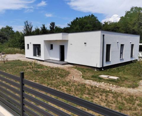 Moderní jednopatrový dům s bazénem na prodej v přírodě v Kršaně - pic 39