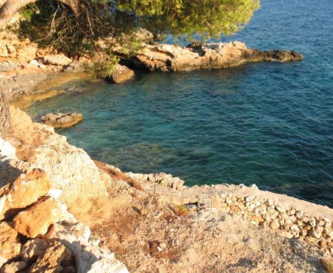 Exceptional T2 zoned land by the sea on Hvar - pic 2