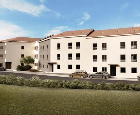 Nouveau complexe d'appartements à Fazana cca. 1,5km de la plage - pic 3
