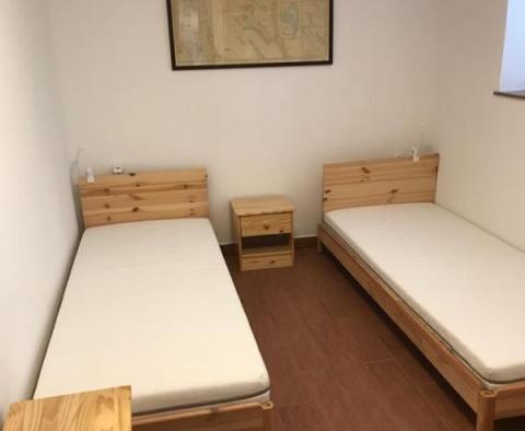 Grand immeuble d'investissement sur l'île de Krk à seulement 100 mètres de la mer - pic 14