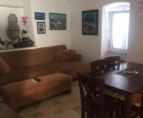 Grand immeuble d'investissement sur l'île de Krk à seulement 100 mètres de la mer - pic 21