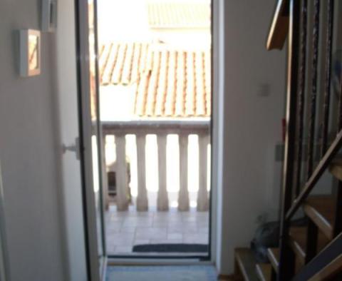 Grand immeuble d'investissement sur l'île de Krk à seulement 100 mètres de la mer - pic 34