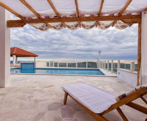 Impressive villa in the mounts overlooking Split riviera - pic 7