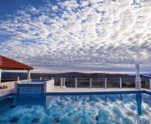 Impressive villa in the mounts overlooking Split riviera - pic 2