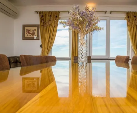 Působivá vila v horách s výhledem na Splitskou riviéru - pic 21