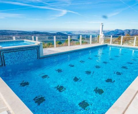 Impressive villa in the mounts overlooking Split riviera - pic 4