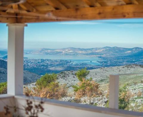 Impressive villa in the mounts overlooking Split riviera - pic 3