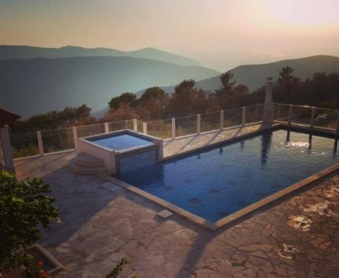 Impressive villa in the mounts overlooking Split riviera - pic 23