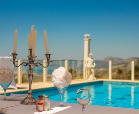 Impressive villa in the mounts overlooking Split riviera - pic 24