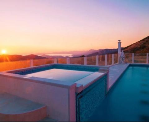 Impressive villa in the mounts overlooking Split riviera - pic 53