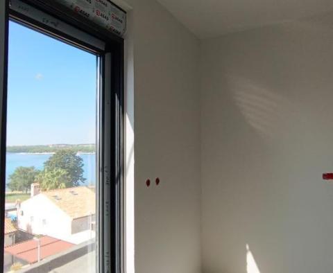 Apartment of 72m2 on the ground floor of a new complex in Medulin, 100m from the sea, view, terrace - pic 15