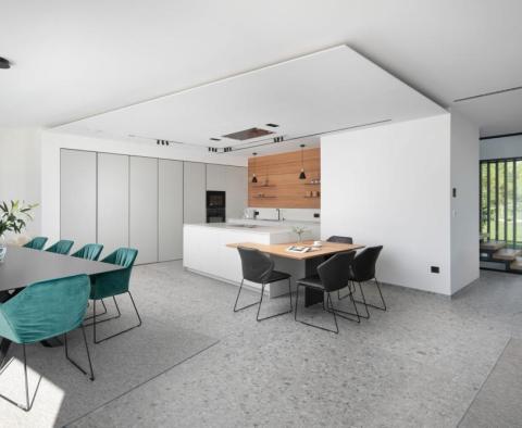 Csodálatos 1. vonalbeli modern villa a tengerparton Zadar környékén - pic 11