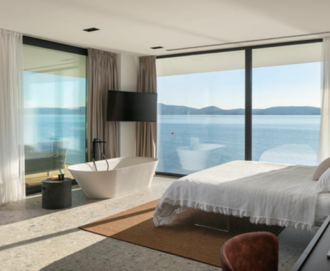 Csodálatos 1. vonalbeli modern villa a tengerparton Zadar környékén - pic 13