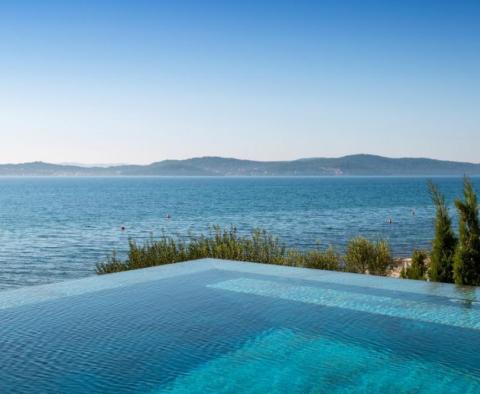 Csodálatos 1. vonalbeli modern villa a tengerparton Zadar környékén - pic 37