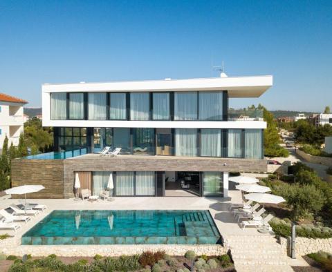 Csodálatos 1. vonalbeli modern villa a tengerparton Zadar környékén - pic 3