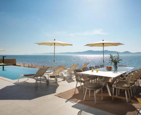Csodálatos 1. vonalbeli modern villa a tengerparton Zadar környékén - pic 52