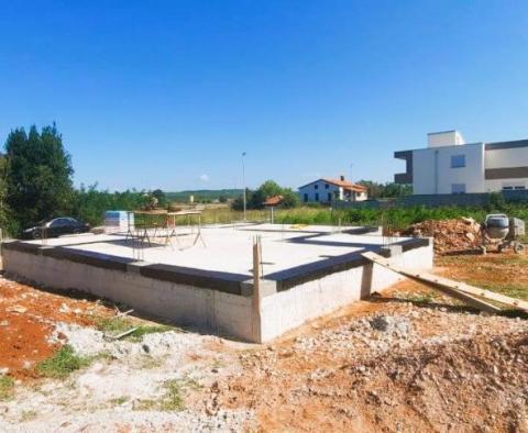 Krásná vila s bazénem ve výstavbě nedaleko města Umag - pic 12