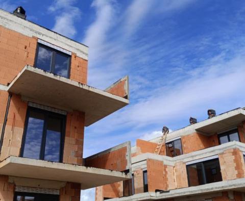 Luxus apartman egy új épületben, 100 m-re a tengertől, panorámás kilátással a tengerre Medulinban - pic 15