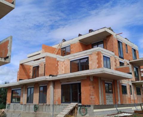 Luxus apartman egy új épületben, 100 m-re a tengertől, panorámás kilátással a tengerre Medulinban - pic 16