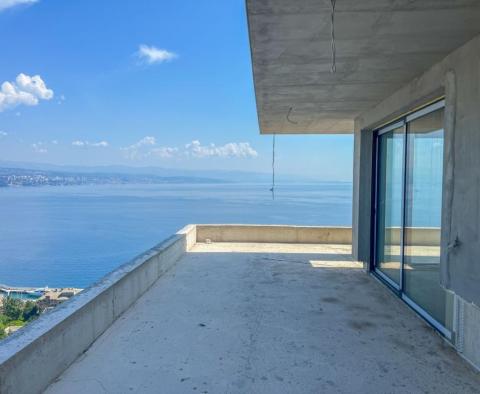 Unique penthouse with roof pool above the center of Opatija, garage, panoramic sea views - pic 3