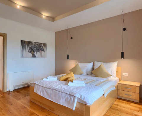 Úchvatná moderní vila s designovým interiérem, krytým bazénem a wellness - oblast Zminj - pic 41