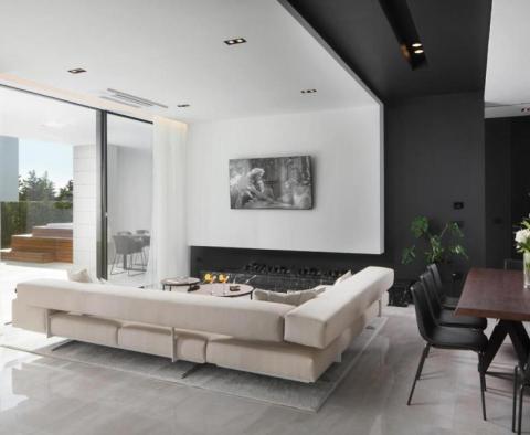 Magnificent modern villa cca. 100 meters from the sandy beach in Starigrad-Paklenica area - pic 10