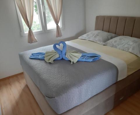 Családi három apartman ház, 90 m-re a tengertől Vis-szigeten - pic 8