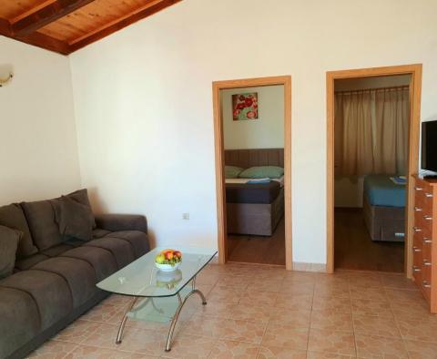 Családi három apartman ház, 90 m-re a tengertől Vis-szigeten - pic 11