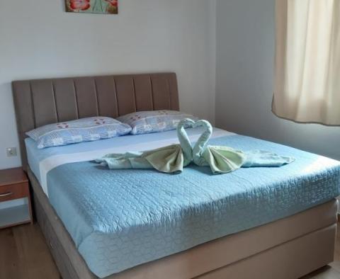 Családi három apartman ház, 90 m-re a tengertől Vis-szigeten - pic 13