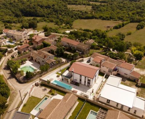 Modern villa úszómedencével Rovinj környékén, 6 km-re a tengertől - pic 3