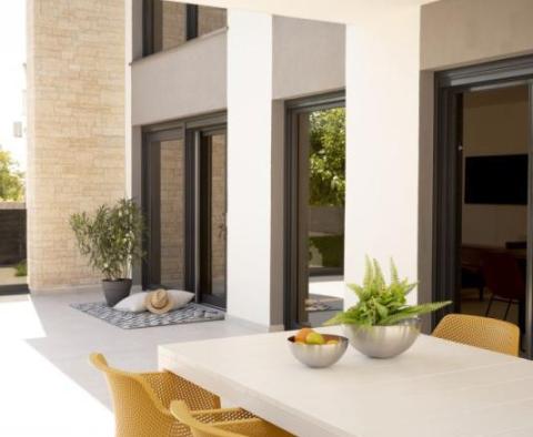Modern villa úszómedencével Rovinj környékén, 6 km-re a tengertől - pic 9