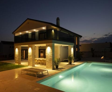 Modern villa úszómedencével Rovinj környékén, 6 km-re a tengertől - pic 14