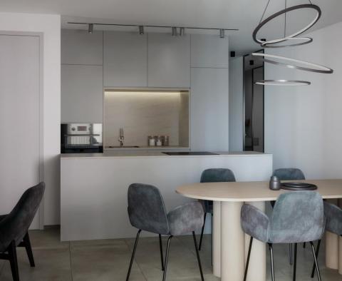 Neodolatelně okouzlující penthouse se střešní terasou na Čiovu v nové rezidenci 150 metrů od moře - pic 9