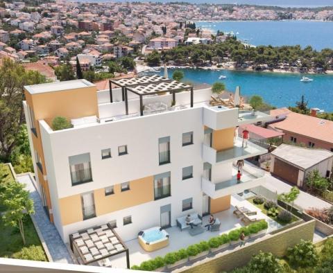 Neodolatelně okouzlující penthouse se střešní terasou na Čiovu v nové rezidenci 150 metrů od moře - pic 6