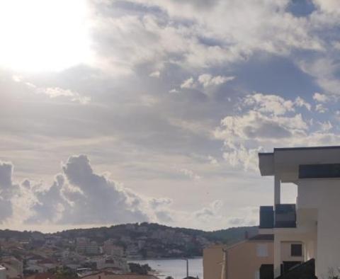 Penthouse dans une nouvelle résidence de charme à Ciovo, à 200 mètres de la mer - pic 8