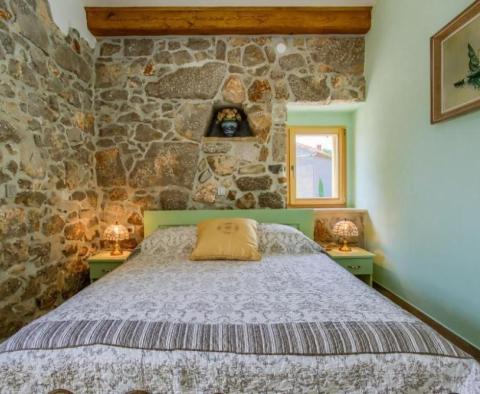 Egy gyönyörű kővilla úszómedencével Krk szigetén, Vrbnik területén - pic 10