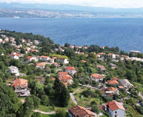 Apartment building of 700m2 with a swimming pool in Lovran + 6000m2 of land with a project for a wellness resort with 28 rooms - pic 4