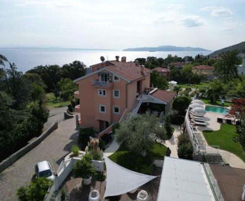 Apartment building of 700m2 with a swimming pool in Lovran + 6000m2 of land with a project for a wellness resort with 28 rooms - pic 18
