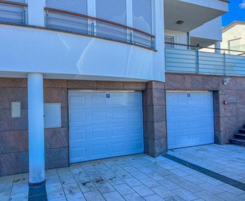 Kedvezményes! Kiváló apartman egy újabb épületben, medencével a strand közelében, panorámás kilátással és garázzsal Iciciben! - pic 27