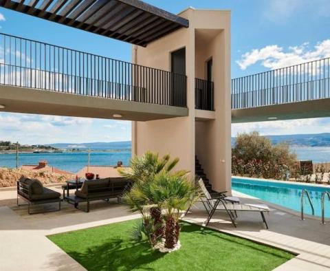 Új, rendkívüli villa az Omis riviérán, 50 méterre a tengertől - pic 3