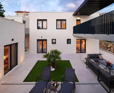Új, rendkívüli villa az Omis riviérán, 50 méterre a tengertől - pic 33
