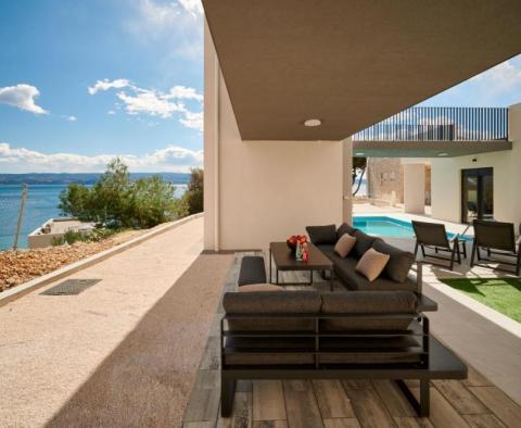 Új, rendkívüli villa az Omis riviérán, 50 méterre a tengertől - pic 6